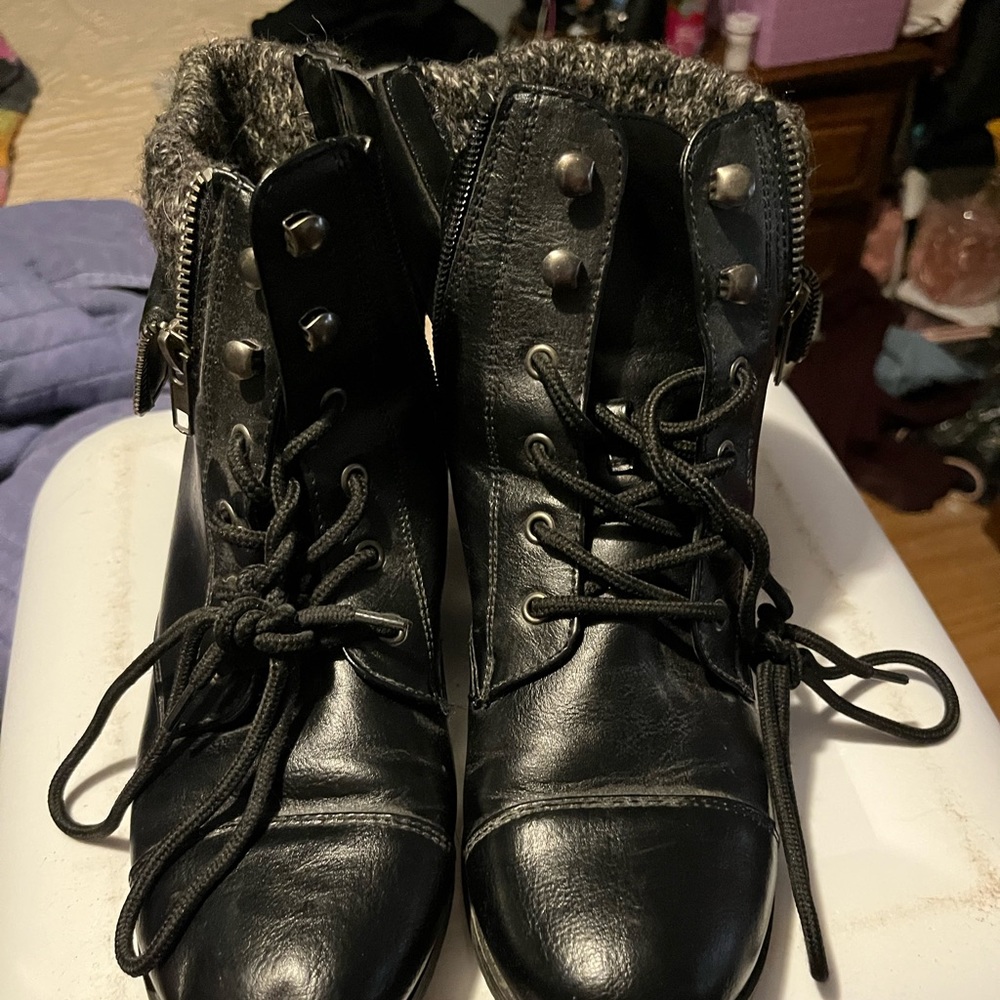 Muds boots size 8 1/2